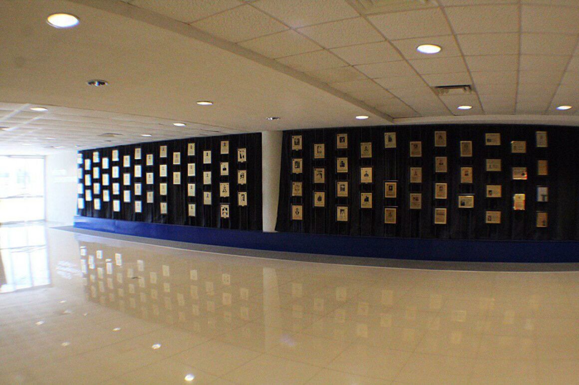 Polideportivo Victoria exhibe galardones de Héroes del Deporte en Tamaulipas