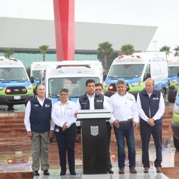 Entrega Gobernador ambulancias para fortalecer el sector salud.