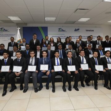 TAM-035-2019.-Preside Gobernador graduación de primera generación de profesionistas en mantenimiento de generadores eólicos (1) Preside Gobernador graduación de primera generación de profesionistas en mantenimiento de generadores eólicos.