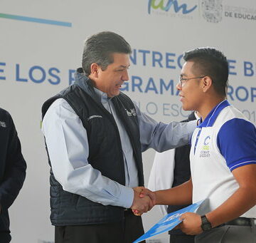 a8f6bf13e4a0370ec46a0cd64825d8f567e6c1f59538d788edc95b5604ffe1d6 Recibirán 20 mil alumnos beneficios de becas Propósito y Virtud