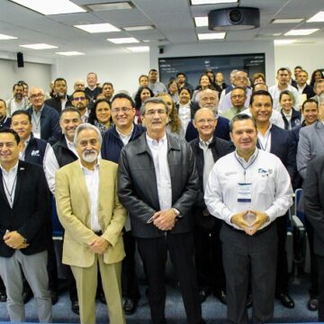 a Participa en el curso Finanzas Públicas