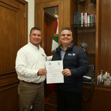 nom Entrega de nombramiento como Encargado del Despacho de la Secretaría de Bienestar Social a Rómulo Garza Martínez.