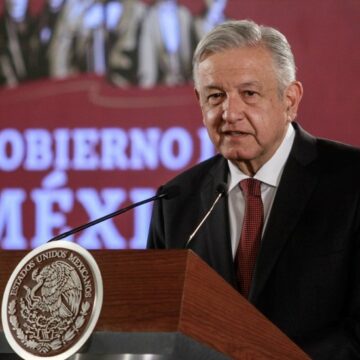 México no quiere confrontación con Estados Unidos López Obrador firma compromiso de no reelección ante notario público