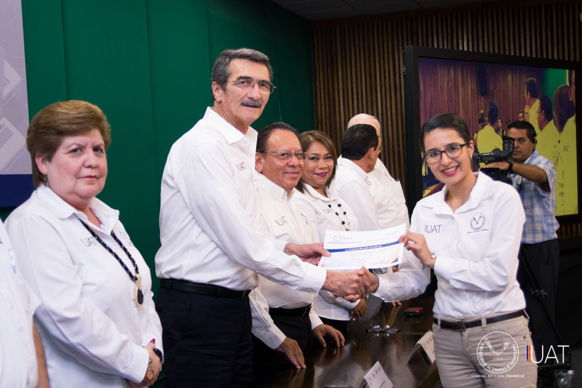 FOTO_2_constancias_CICAD_01_09_09 Refuerza la UAT capacitación de sus docentes