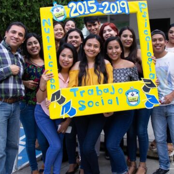 Foto_4_trabajo_social_24_05 Festejan a graduados de la UAT en el Campus Victoria