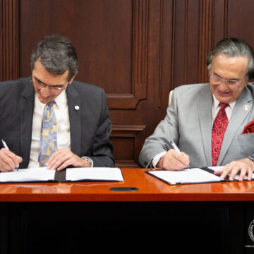 foto_2_firma_de_convenio Realizarán libro sobre la división de poderes en Tamaulipas