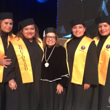 FOTO_1_doctorado_laredo_30_08_09 Entregan títulos de doctorado a docentes de Enfermería-Nuevo Laredo