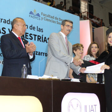 Foto_2_FADYCS_04_06 Egresa nueva generación de la Facultad de Derecho UAT-Tampico