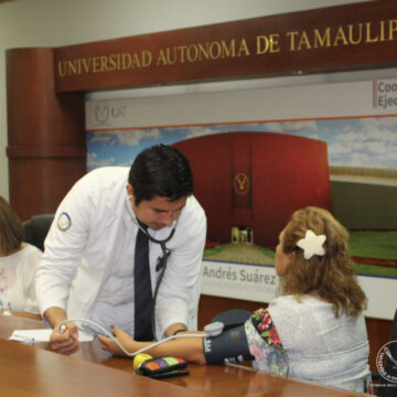 Foto_2_programa_de_salud_17_06 Lleva UAT a universitarios programa de salud preventiva