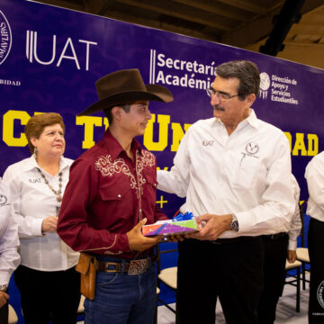 Foto_5_expo_27_08_09 Recibe Rector de la UAT a nueva generación de universitarios