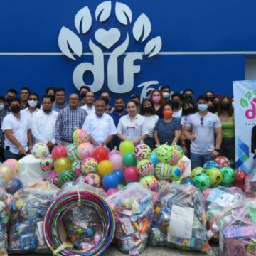 Entrega UAT donativo de juguetes al DIF Tamaulipas