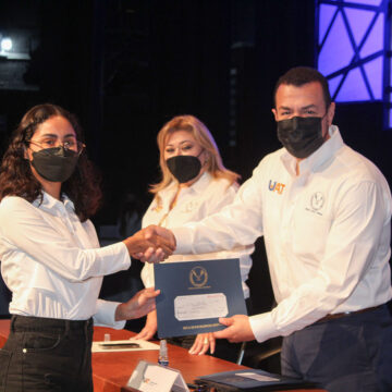 IMG_1371-1 Reconoce UAT a estudiantes de excelencia del Campus Tampico