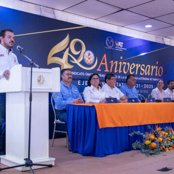 Preside rector festejo por el 49 Aniversario del SUTUAT
