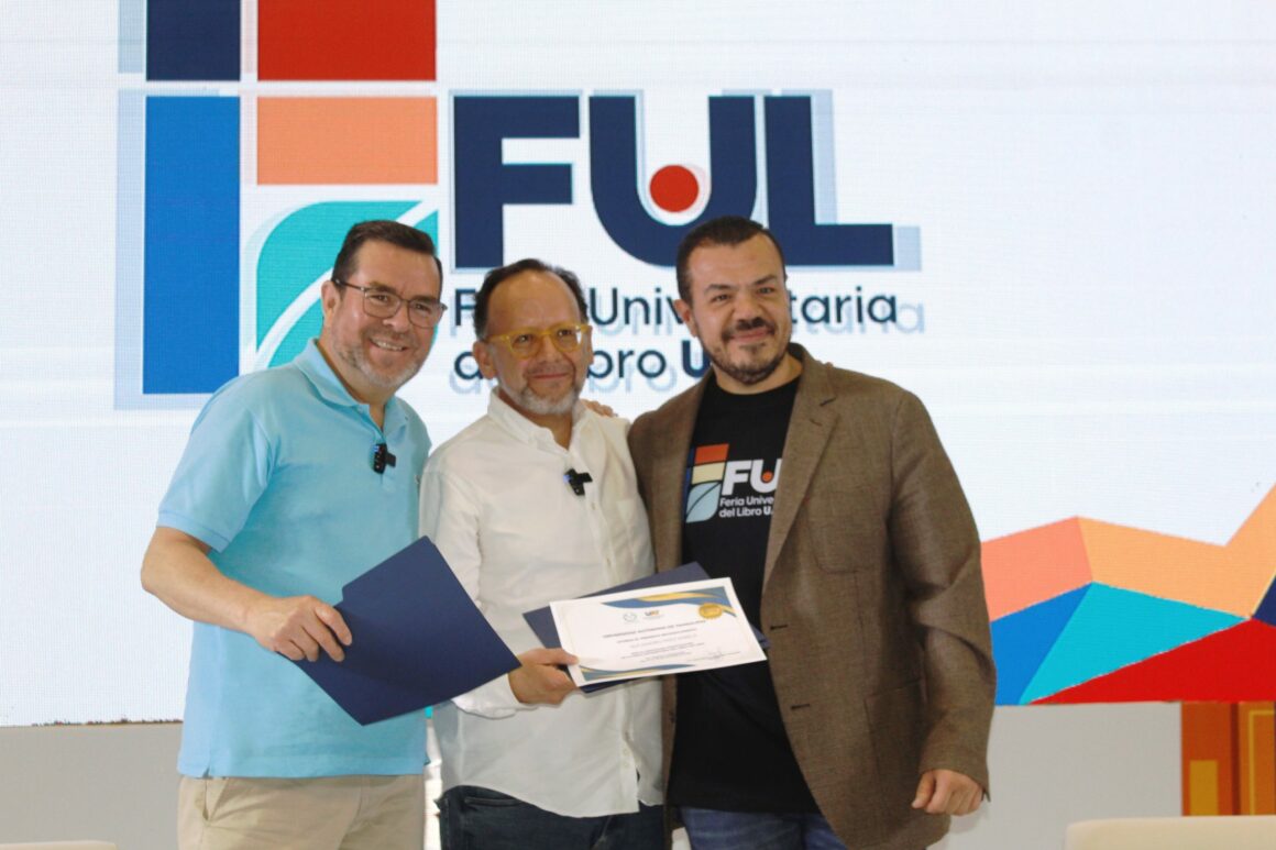 foto 1 Presentan en la FUL UAT el libro “La disputa por México, dos proyectos frente a frente para el 2024”