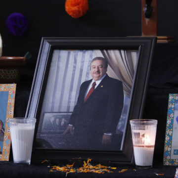 Dedica UAT altares al exrector Enrique Etienne Pérez del Río