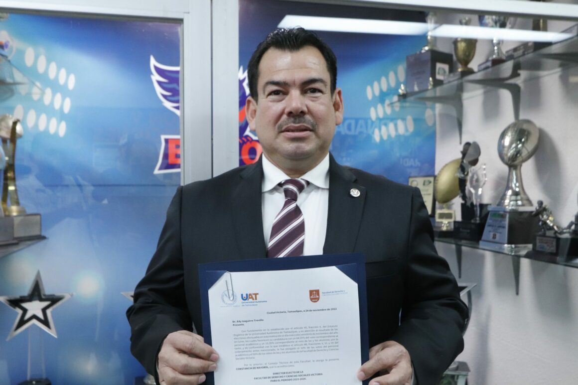 foto 1 (2) Recibe Edy Izaguirre constancia de director electo de la Facultad de Derecho Victoria