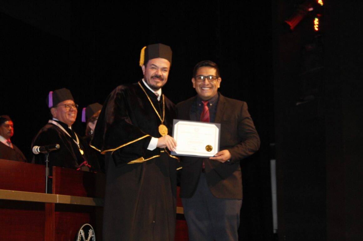 _MG_8397 Entrega UAT el Premio Investigador Joven 2022 al Dr. Josué Francisco Pérez