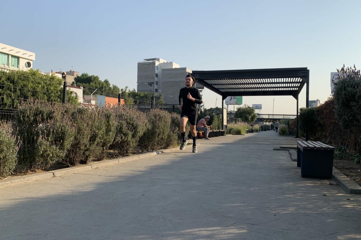 NotiPress-Persona-haciendo-ejercicio-Sergio-F-Cara-NotiPress Estrés aumenta el riesgo de lesiones en huesos: esto deben saber los corredores