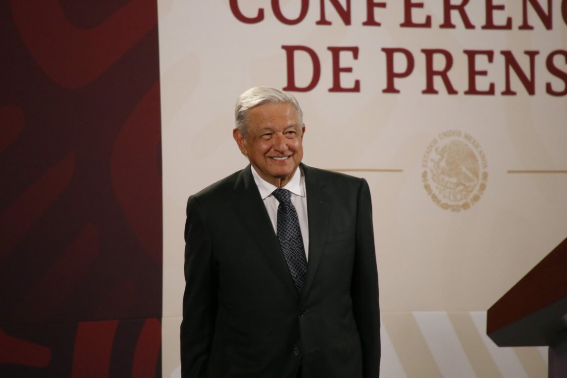 NotiPress - AMLO Mañanera 24-07-2023 Sergio F Cara (NotiPress) (1) López Obrador felicita a los españoles «por no caer en la trampa de la derecha»