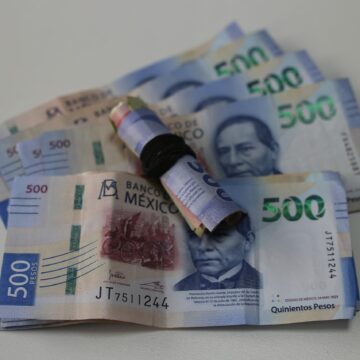 NotiPress - Billetes mexicanos amarrados Alan Cortés (NotiPress) En México, 81.5% de población adulta se pone metas económicas a largo plazo