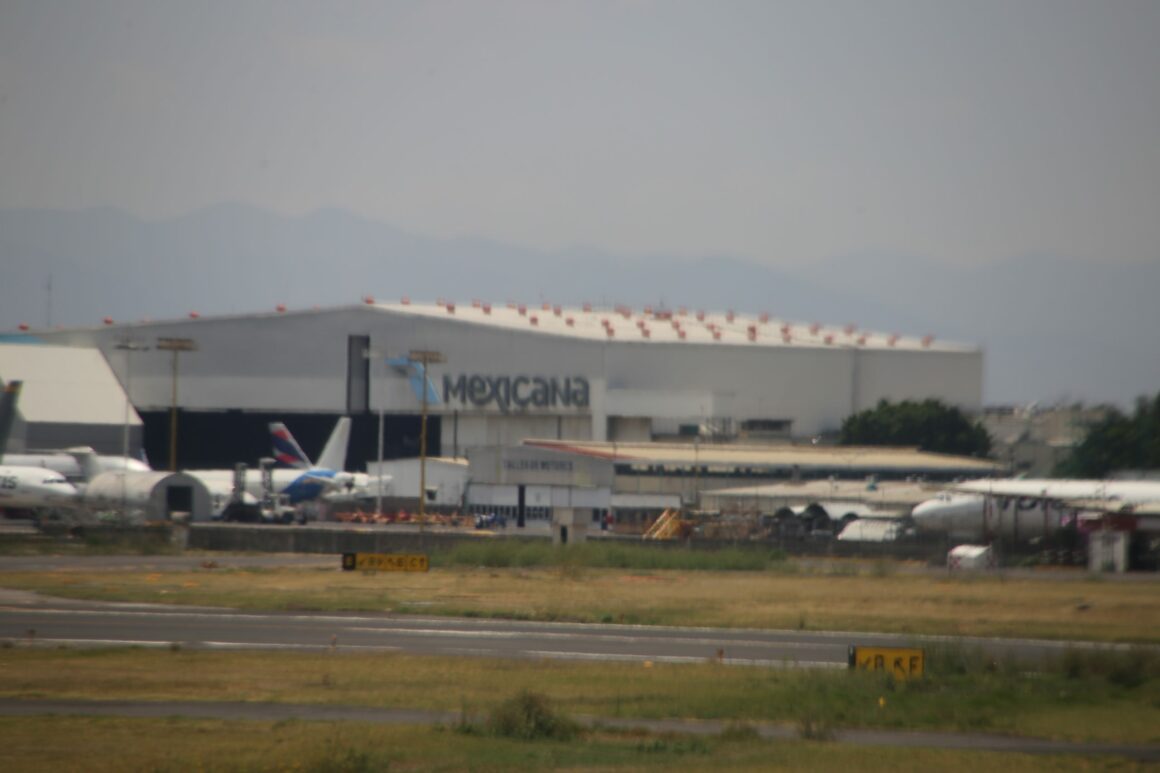 NotiPress - Hangar de Mexicana de aviación Sergio F Cara (NotiPress) Mexicana de Aviación: la historia de la aerolínea, su origen y cómo podría resurgir