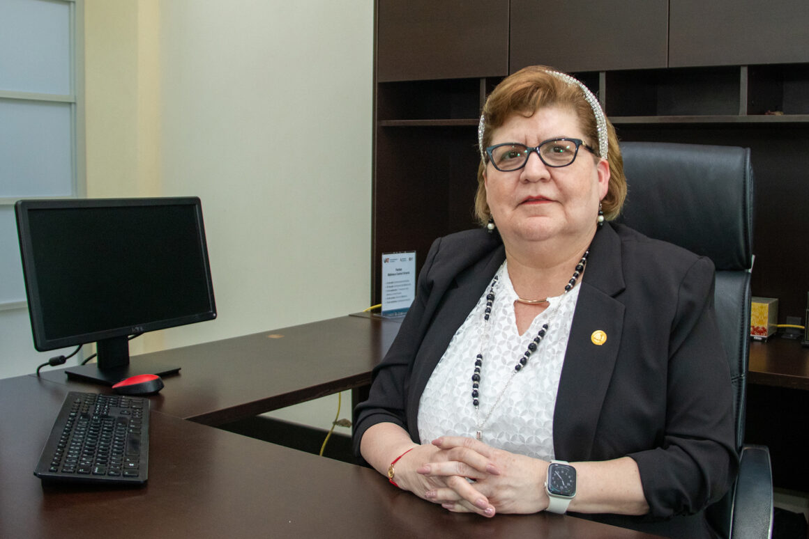 1 (2) Prepara UAT la recertificación de sus centros de idiomas