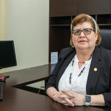 1 (2) Prepara UAT la recertificación de sus centros de idiomas