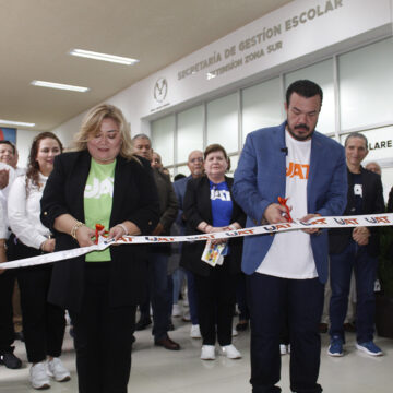 1 (7) Inaugura UAT en Tampico nueva oficina de servicios escolares