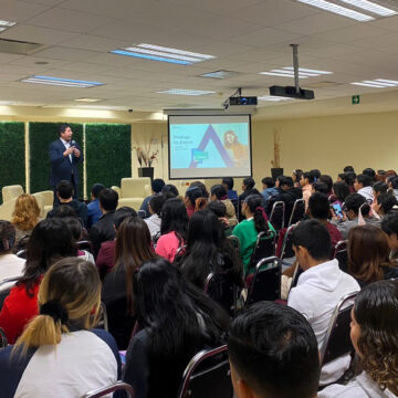 1-16 Imparte UAT talleres de educación financiera para estudiantes