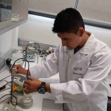 4-12 Desarrolla UAT sensores de fibra óptica para el monitoreo de la calidad del agua