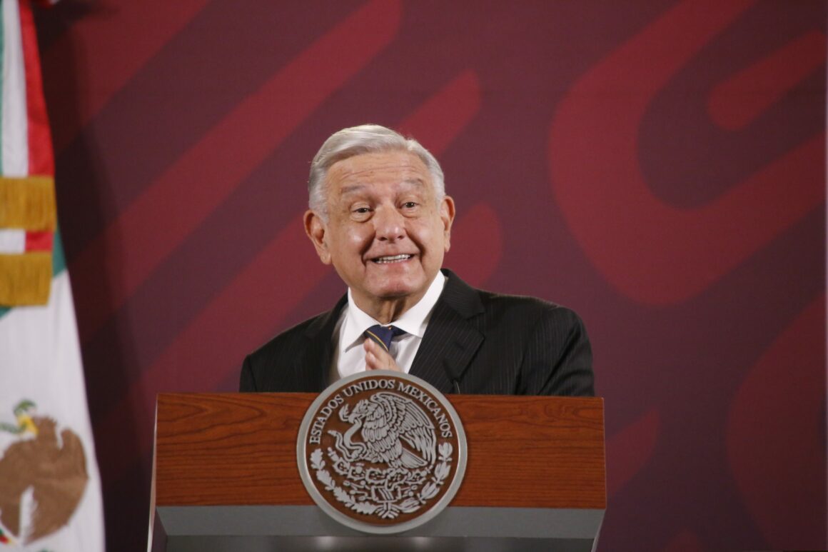 NotiPress - AMLO Mañanera 30-10-2023 Sergio F Cara (NotiPress) López Obrador reconoce esfuerzos de Biden por «mejorar» situación migratoria
