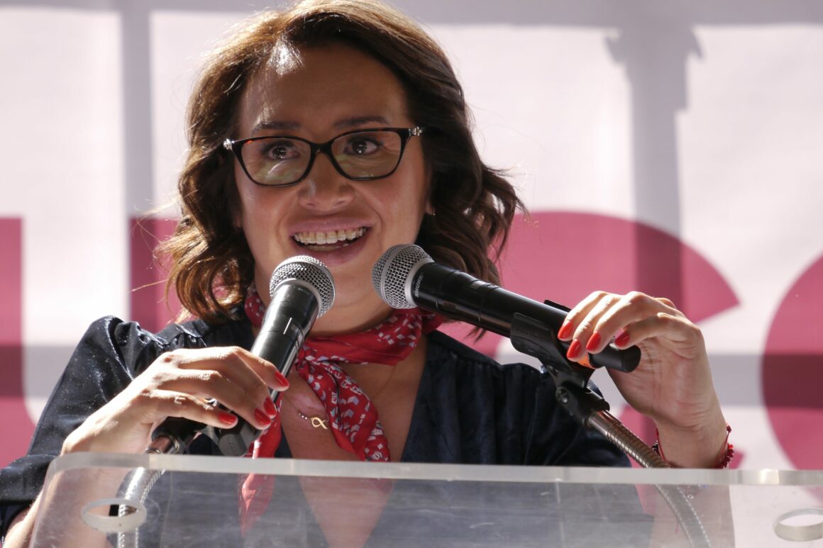 NotiPress - Azucena Cisneros Coss Segundo informe legislativo Sergio F Cara (NotiPress) Azucena Cisneros resaltó la energía transformadora de las mujeres en segundo informe