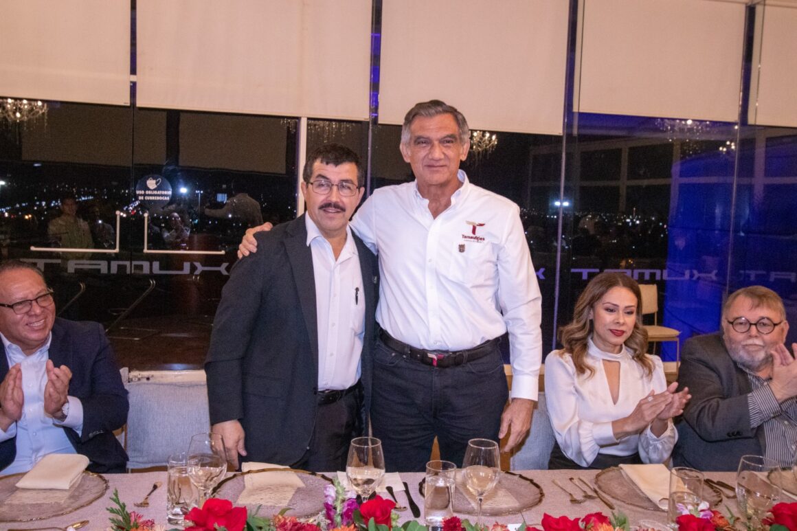 respalda (4) Respalda gobernador proyecto del rector Dámaso Anaya