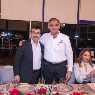 respalda (4) Respalda gobernador proyecto del rector Dámaso Anaya