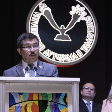 3 (16) “Iniciamos juntos una nueva dinámica universitaria para transformar y trascender”: Dámaso Anaya