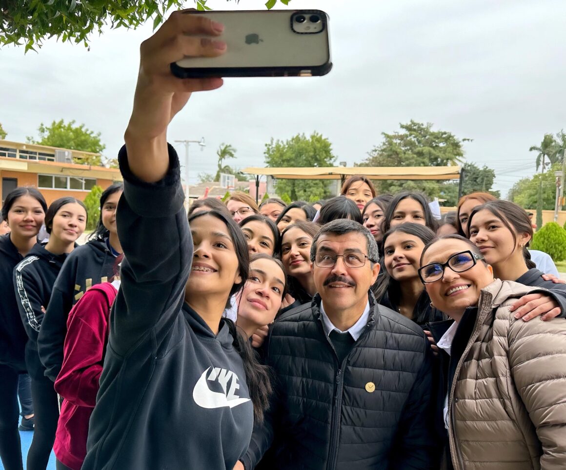 3 (9) Dámaso Anaya fortalece vínculos con universitarios de la UAT Campus Mante