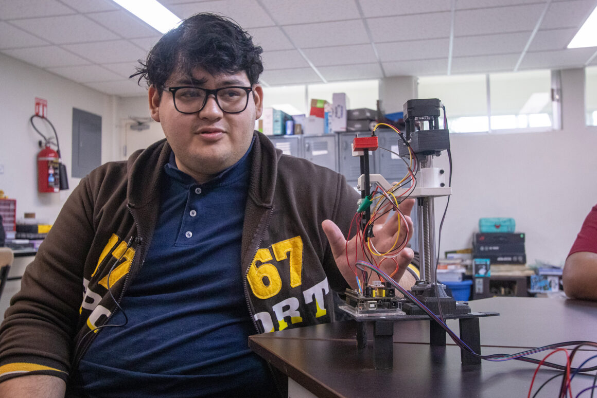 3 (22) Alumno de la UAT diseña un sensor innovador para medir alteraciones en líquidos