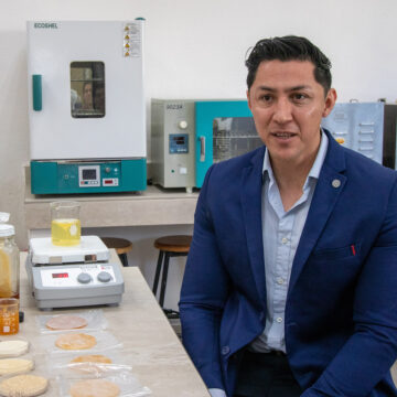 Elaboran en la UAT innovadores productos derivados de la miel de abeja