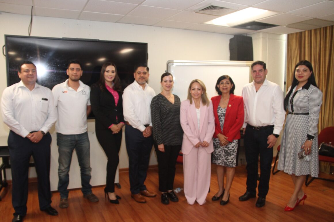 Fortalece UAT su compromiso (4) Fortalece UAT su compromiso con la transparencia y rendición de cuentas