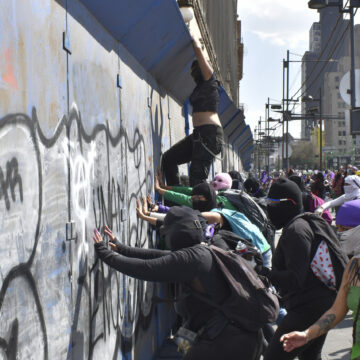NotiPress - MARCHA8M Adriana Almeraya (NotiPress) Bloque negro en las manifestaciones feministas: qué es y su importancia