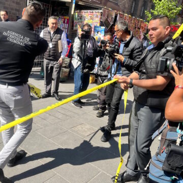 Actúa Fiscalía hora y media después de incidente con padres de Ayotzinapa en Palacio