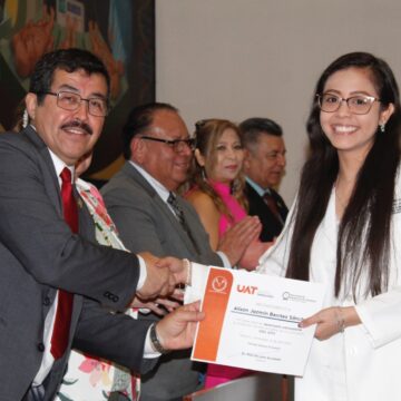 Entrega la UAT 37 médicos con las más altas calificaciones del EGEL Ceneval