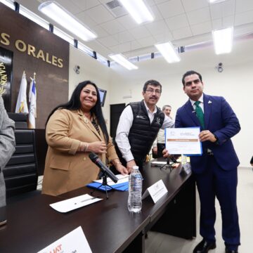 1s El rector Dámaso Anaya sostiene encuentro con universitarios de la FADYCS-UAT