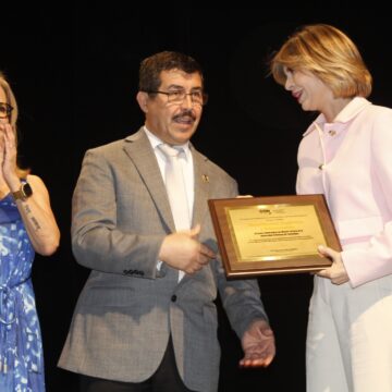 Recibe la UAT reconocimientos a la calidad educativa