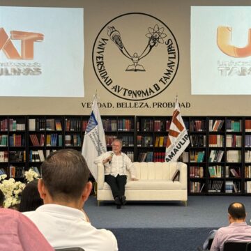 Imparte la UAT en Nuevo Laredo la Cátedra Octavio Paz con el escritor Anthony Stanton