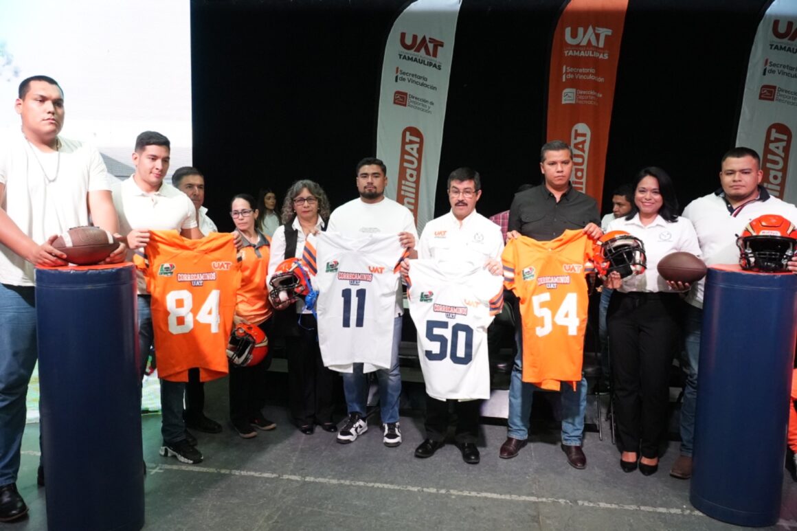 Reconoce la UAT a estudiantes destacados