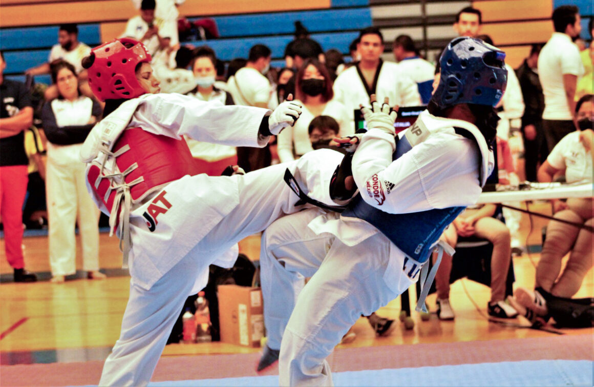 5. Van taekwondoínes (1) Van taekwondoínes de la UAT a selectivo nacional