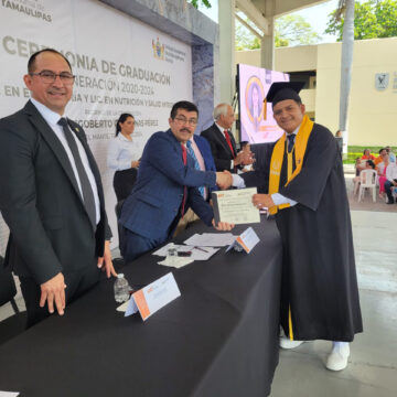 Rector de la UAT, Dámaso Anaya, preside graduación en la UAM Mante