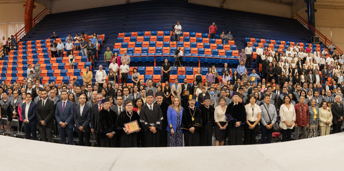 Rinde-la-UAT-emotivo-4 Rinde la UAT emotivo homenaje a su personal académico