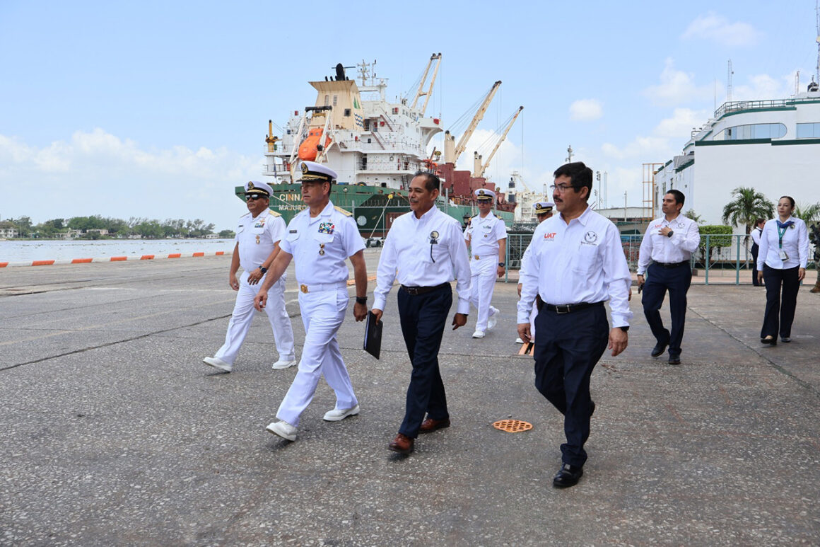 3 Entrega Marina buque a la UAT